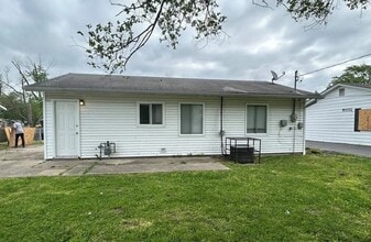 Building Photo - 802 St Thomas Ln