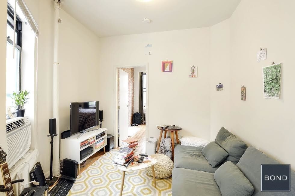 Foto principal - 309 W 47th St