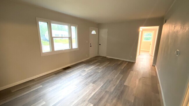 Foto del edificio - 3 Bedroom + 1 Bath Home - First Month Free