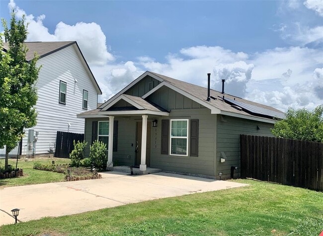 Building Photo - 13513 Banquete St