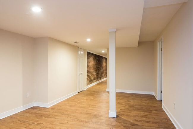 Building Photo - 412 W Marshall St