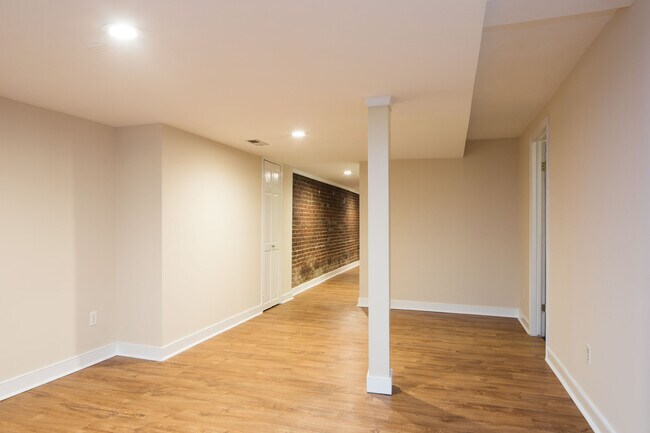 Foto del edificio - 412 W Marshall St