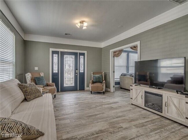 Building Photo - 4 br, 2 bath House - 1211 North Ellison Av...