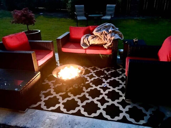 Backyard & Patio - 2710 SW Sylvan Heights Dr