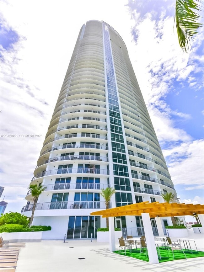Building Photo - 1750 N Bayshore Dr