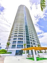 Building Photo - 1750 N Bayshore Dr