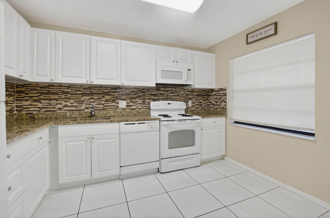 Building Photo - 21839 Arriba Real