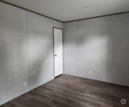 Building Photo - 35 Sundale Trailer Ct