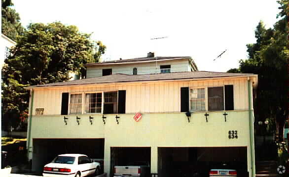 Primary Photo - 632-638 Landfair Ave
