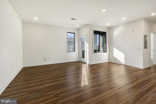 Building Photo - 2411 Kensington Ave