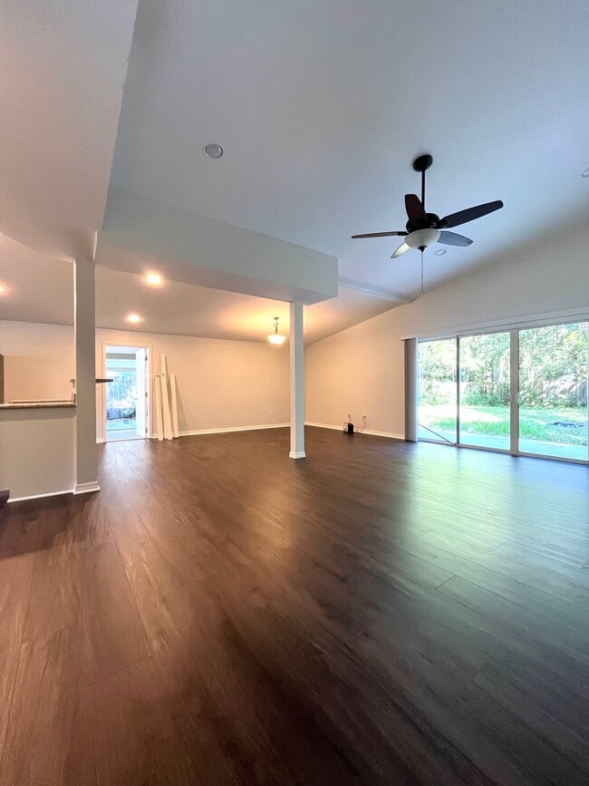 Building Photo - 1026 NE 31st Ave