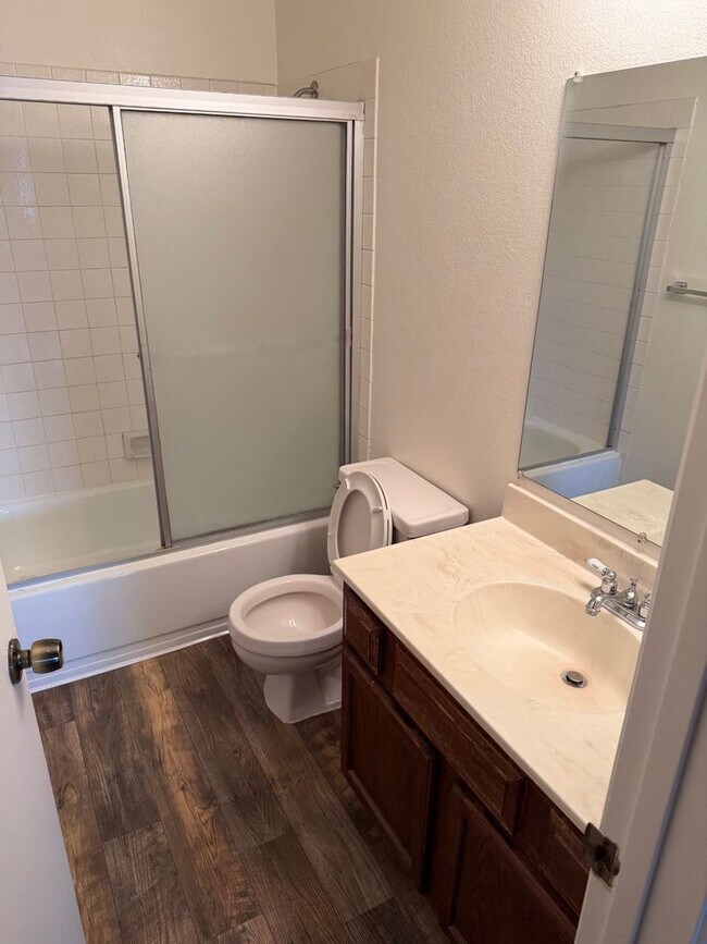 Foto del edificio - 2706 Powder Dr