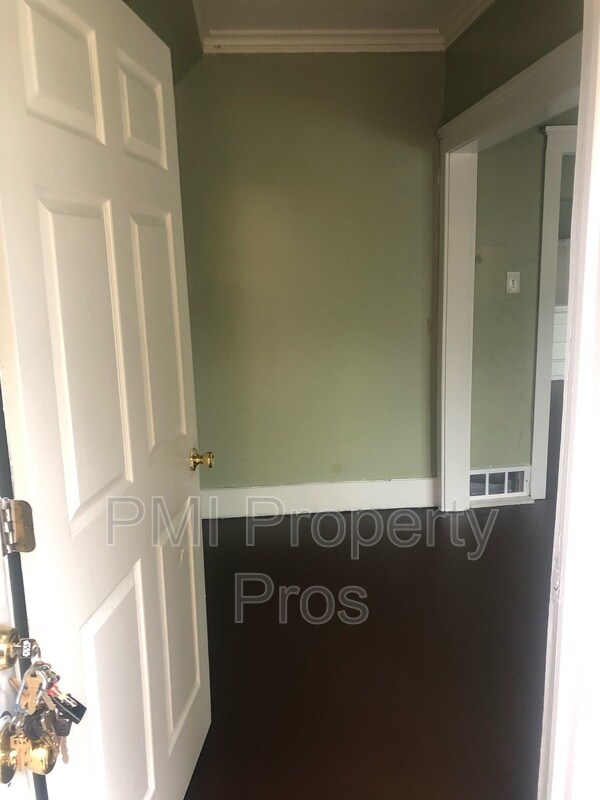 Foto principal - 2483 W Locust St
