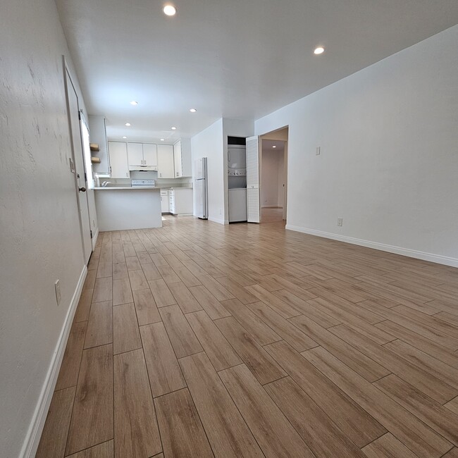 Building Photo - 1845 N Vulcan Ave