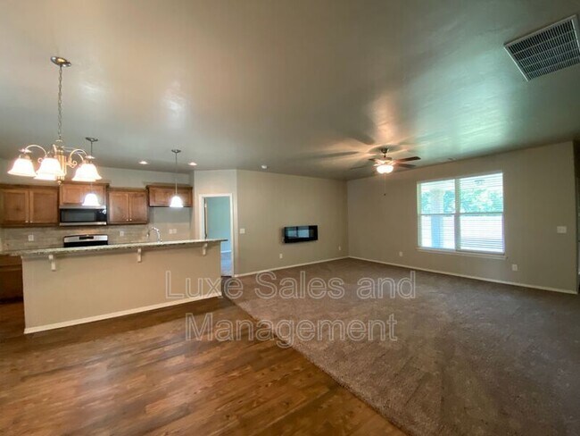 Foto del edificio - 12113 Stockdale Pl