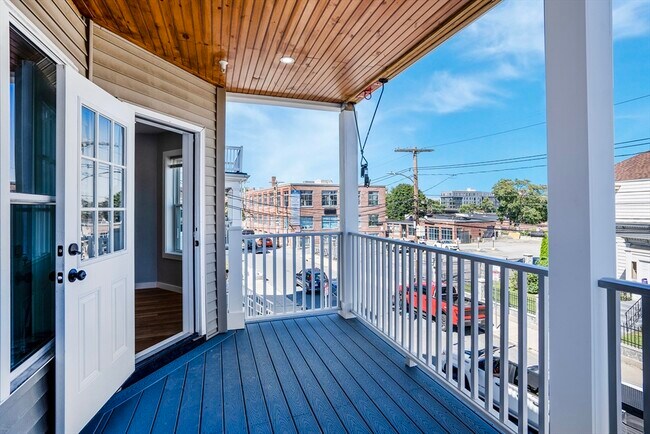 Building Photo - 27 Linden St