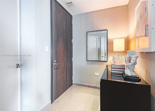 Foto del edificio - 88 SW 7th St