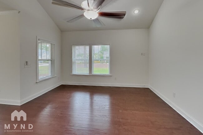 Foto del edificio - 105 Leesville Loop