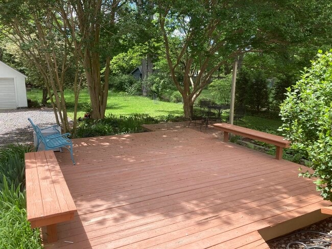 backyard with deck - 212 Mount Vernon Ave