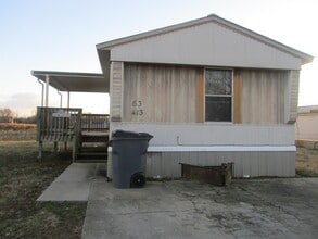 Building Photo - 413 Debby St