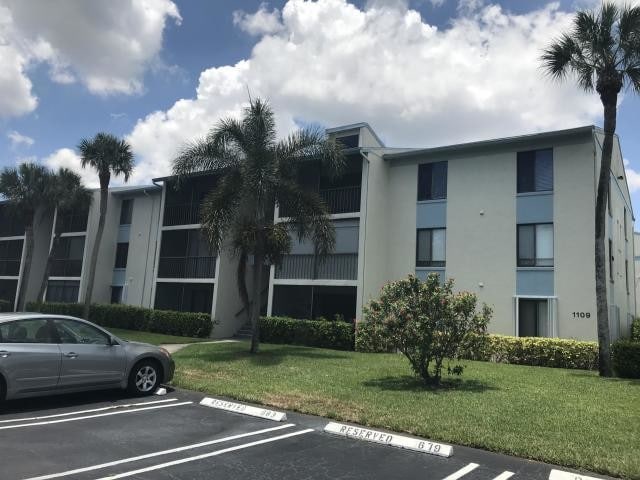 Primary Photo - 1112 Green Pine Blvd, Apt A-1