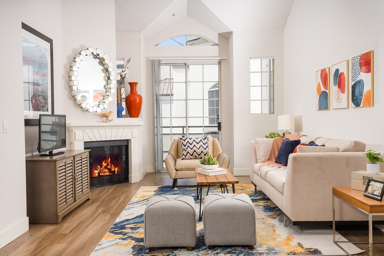 Foto principal - The Preston Miracle Mile Apartments