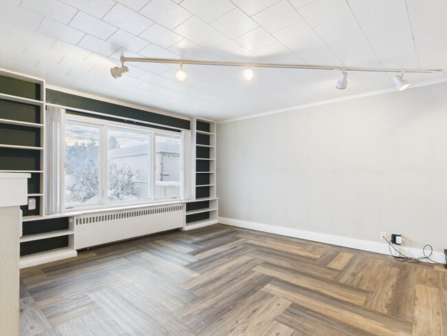 Building Photo - 820 Smythe St