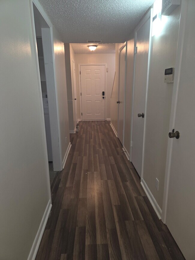 Foto del edificio - 583 Winding Creek Rd