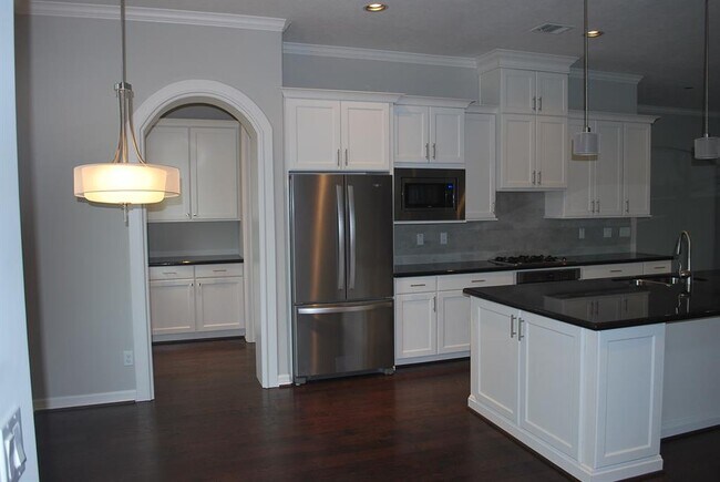 Building Photo - 11127 Olympia Dr