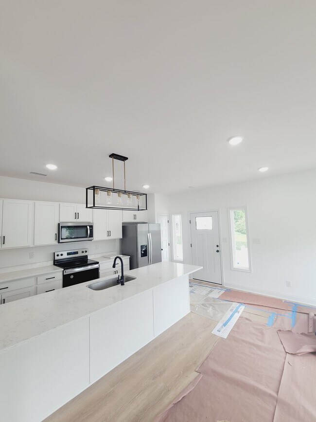 Foto del edificio - Beautiful new built three-bedroom, two-bat...