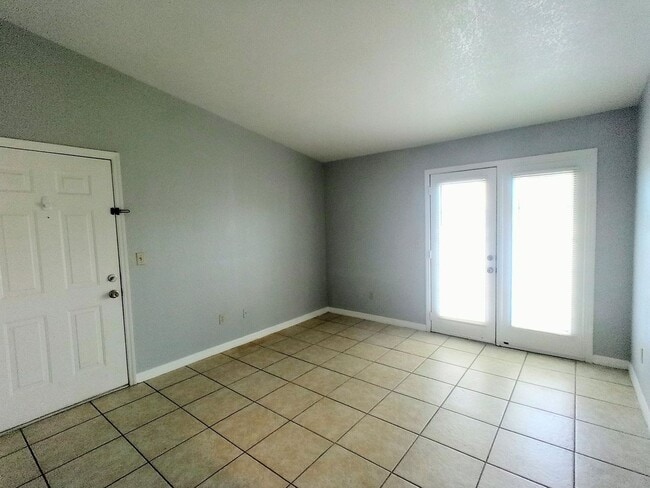 Building Photo - 2550 N Alafaya Trail