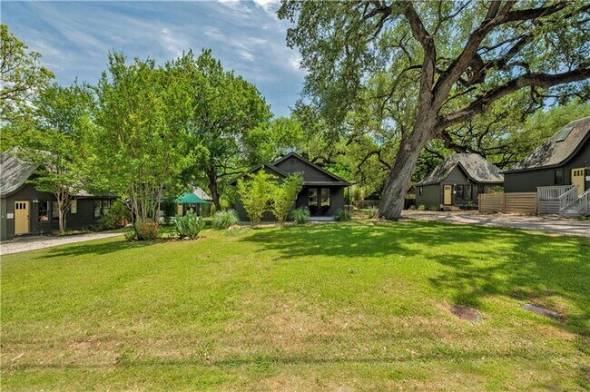 Building Photo - 1505 Drake Ave