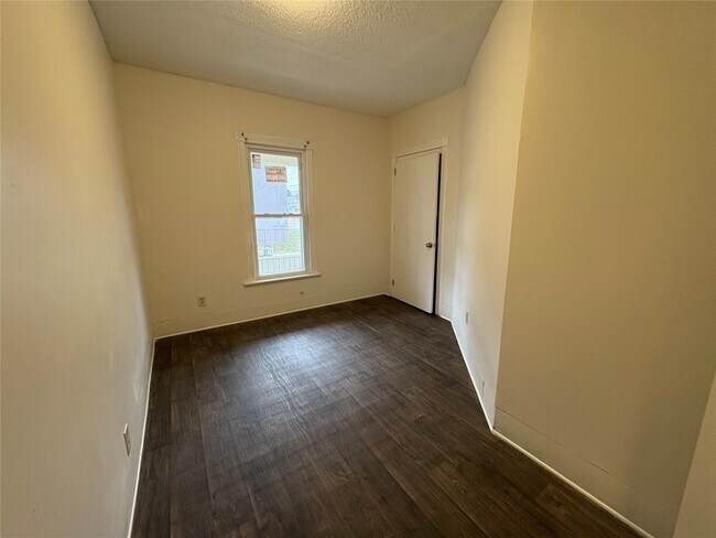 Foto del edificio - 234 Ackley Ave