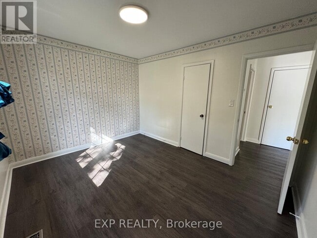 Building Photo - 559 Drury Ln