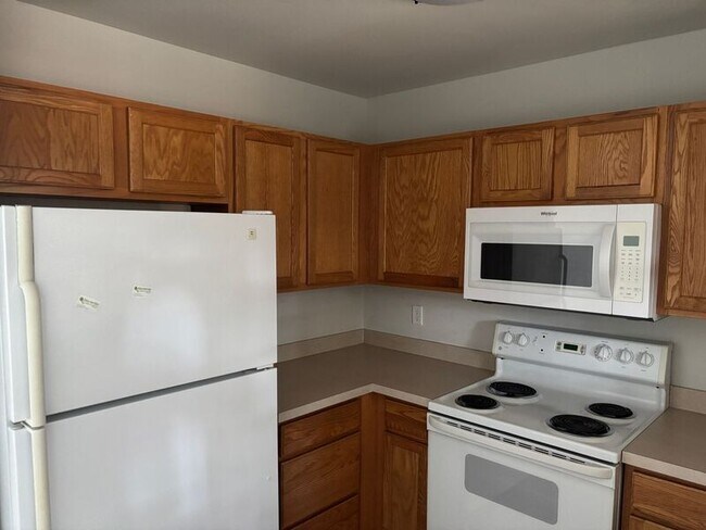 Building Photo - 122 Hornby Cir