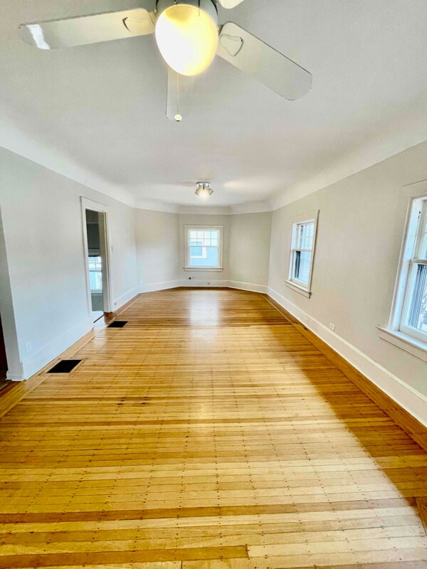 Foto del edificio - 2412 Girard Ave S