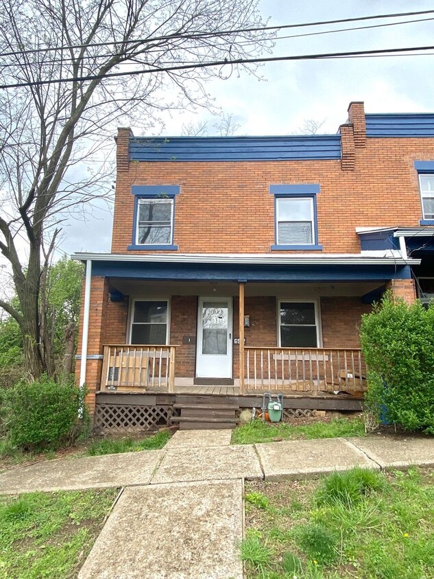 Primary Photo - Fantastic 2 Bedroom, 1 Bathroom Townhome-N...