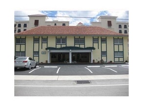 Building Photo - 2404 NE 33rd Ave