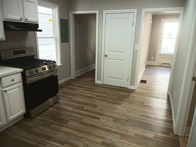 Building Photo - 57 Moreland St