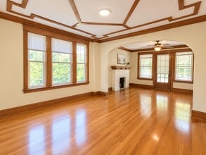 Building Photo - 3859 W Wrightwood Ave