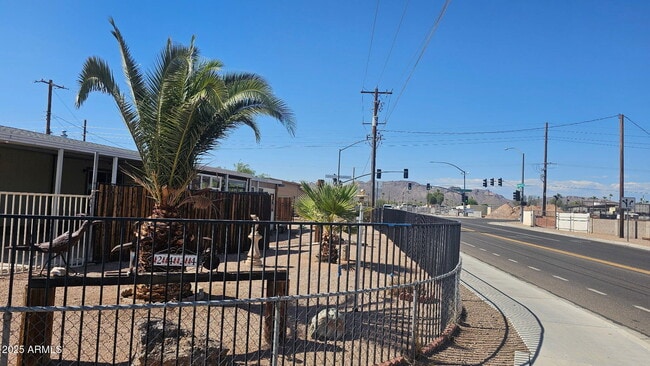 Building Photo - 2424 W Cholla St