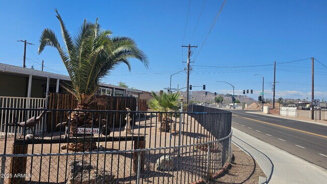 Foto del edificio - 2424 W Cholla St