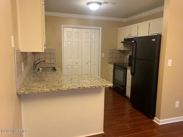 Building Photo - 111 Breezewood Dr