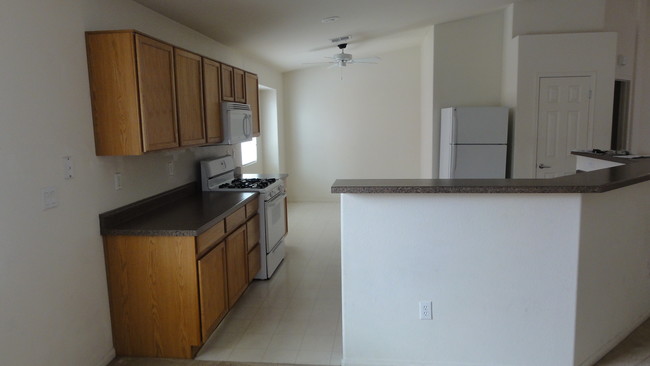 Building Photo - 1531 Laguna Palms Ave