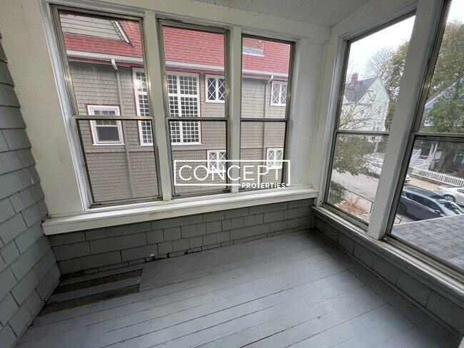 Building Photo - 33 Algonquin St