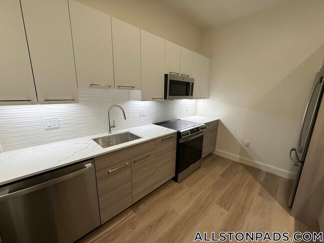 Building Photo - 1079 Commonwealth Ave