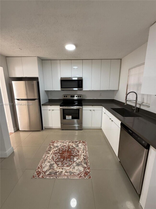 Building Photo - 5817 Blueberry Ct