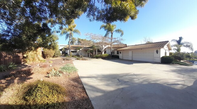 Building Photo - Fallbrook Ranch House