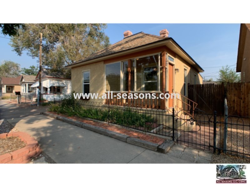 Foto principal - Centrally Located Downtown Two Bedroom Home