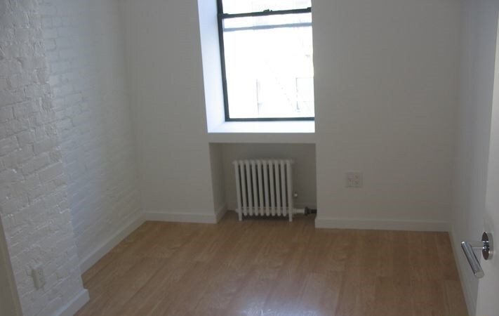 Building Photo - 680 E 9th St